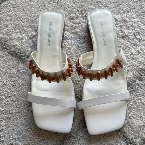 Vintage Naturalizer sandals white leather block heel slip on double strap 8.5 - Picture 1 of 13